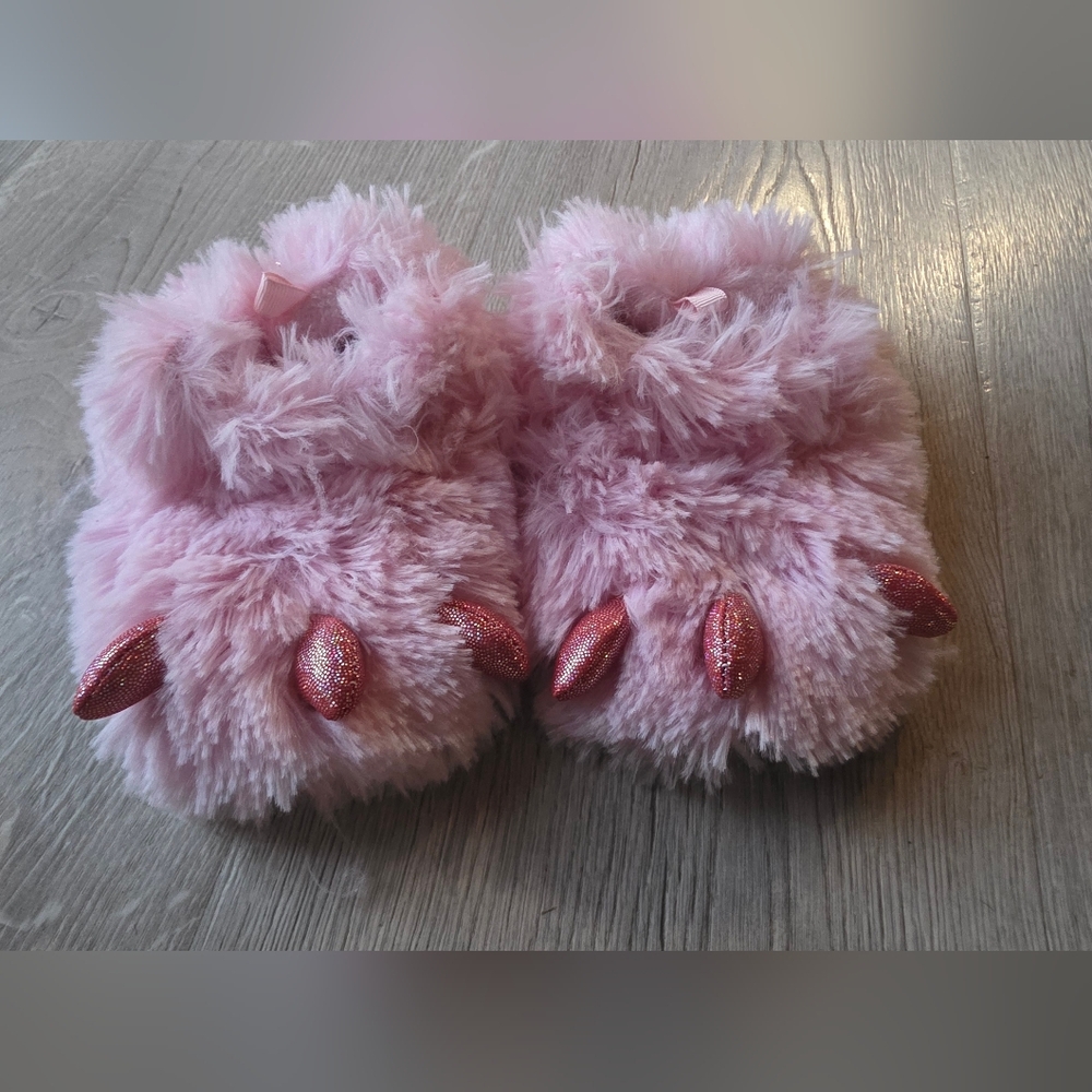 Wonder Nation Pink Fuzzy Claw Slippers
